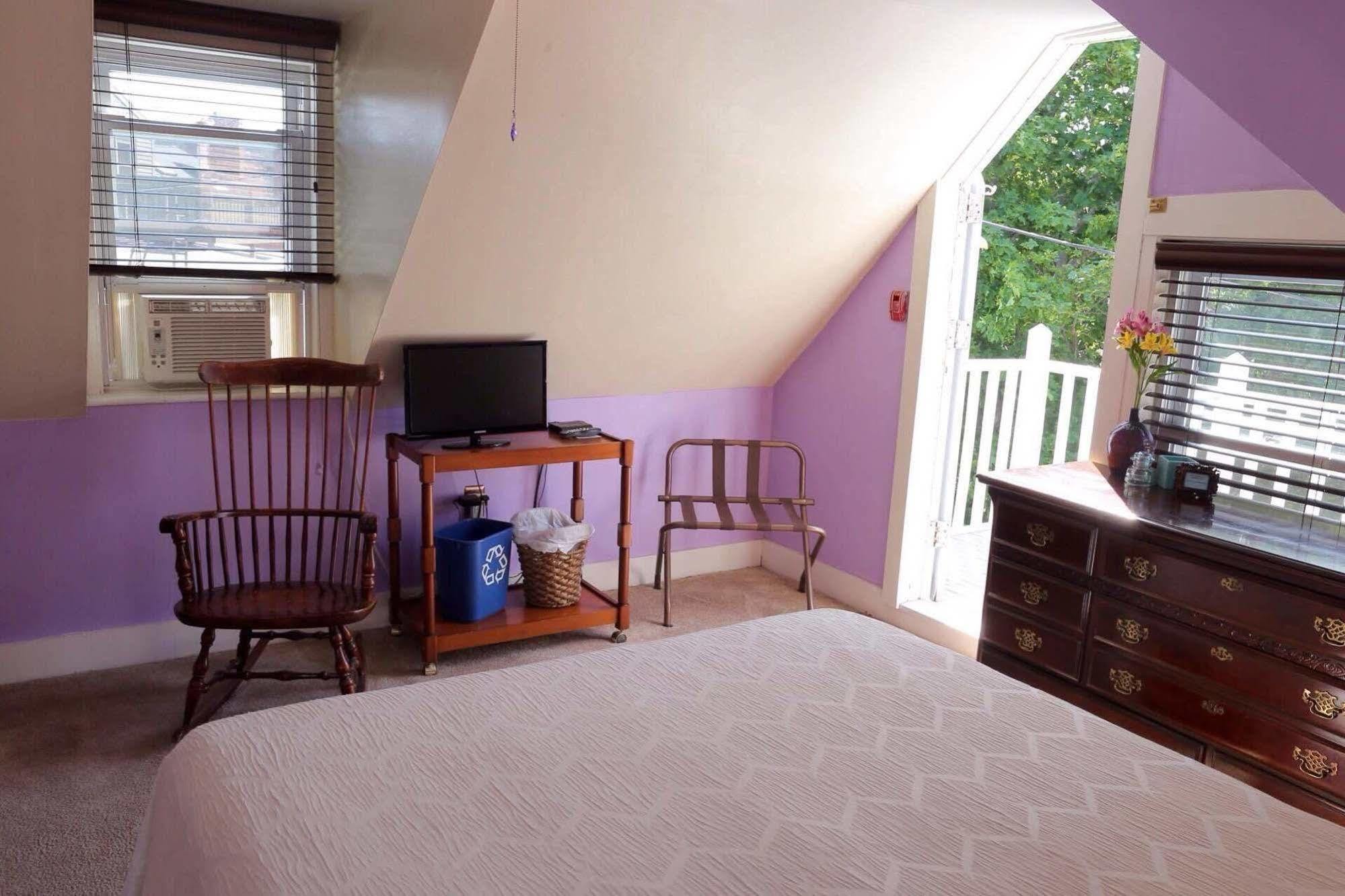 Stepping Stone Inn Salem Exterior photo